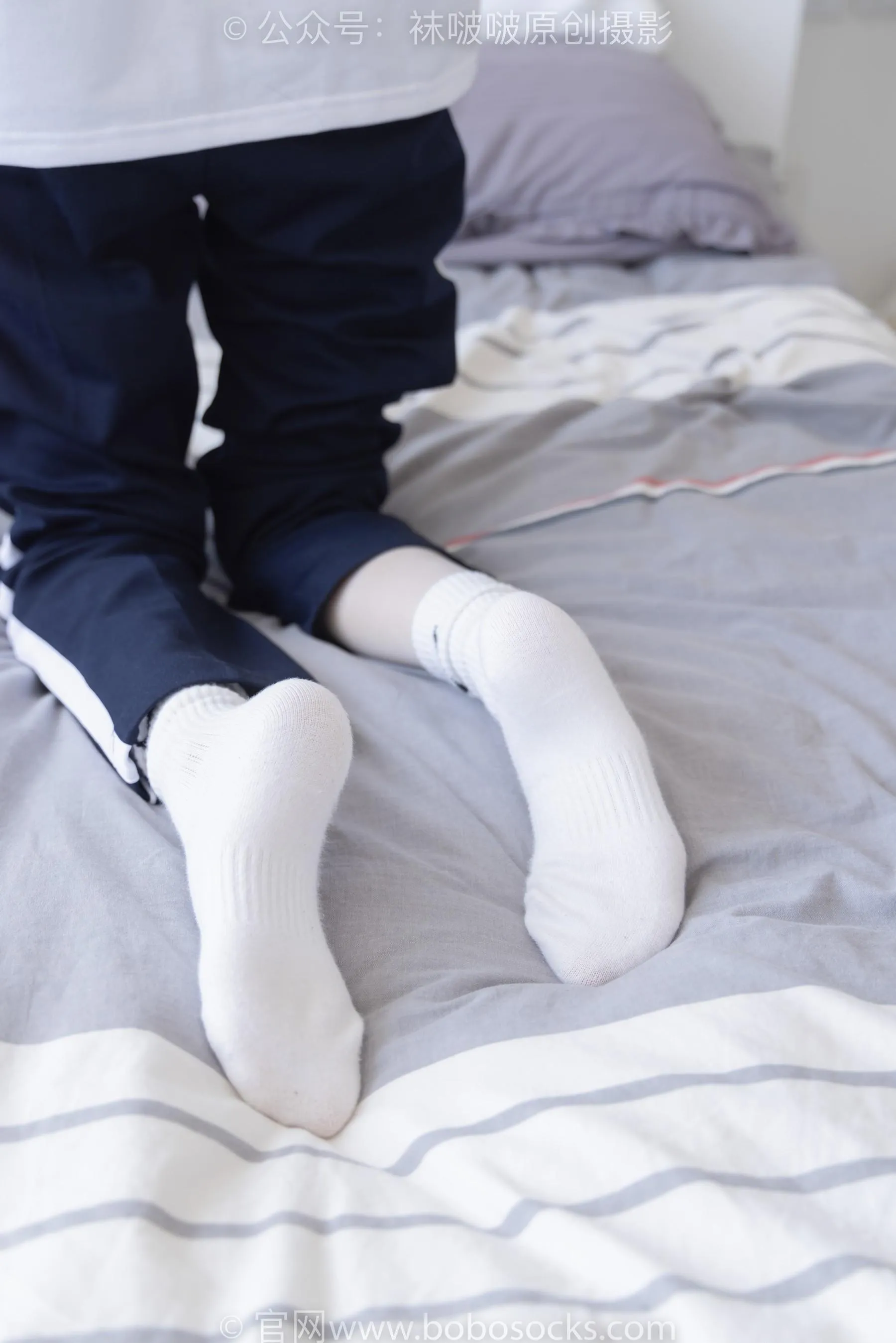 [BoBoSocks袜啵啵]NO.207 稚予-aj板鞋、白棉袜、油亮白丝、校服裤里丝 [87P]插图8